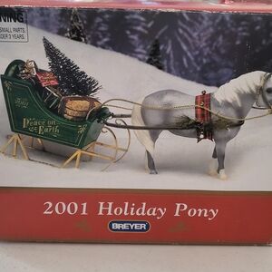 Breyer 2001 Holiday Pony with Green Sleigh